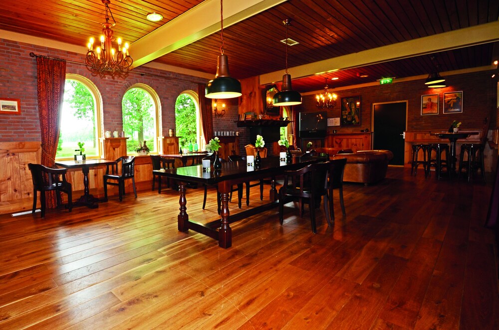 Hotel Bar