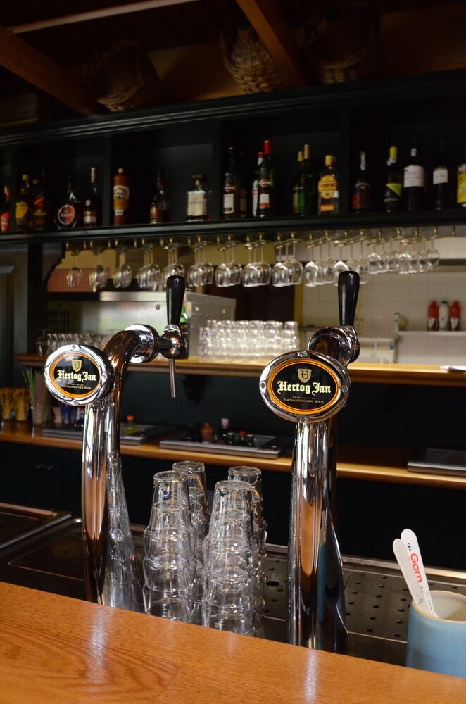 Hotel Bar