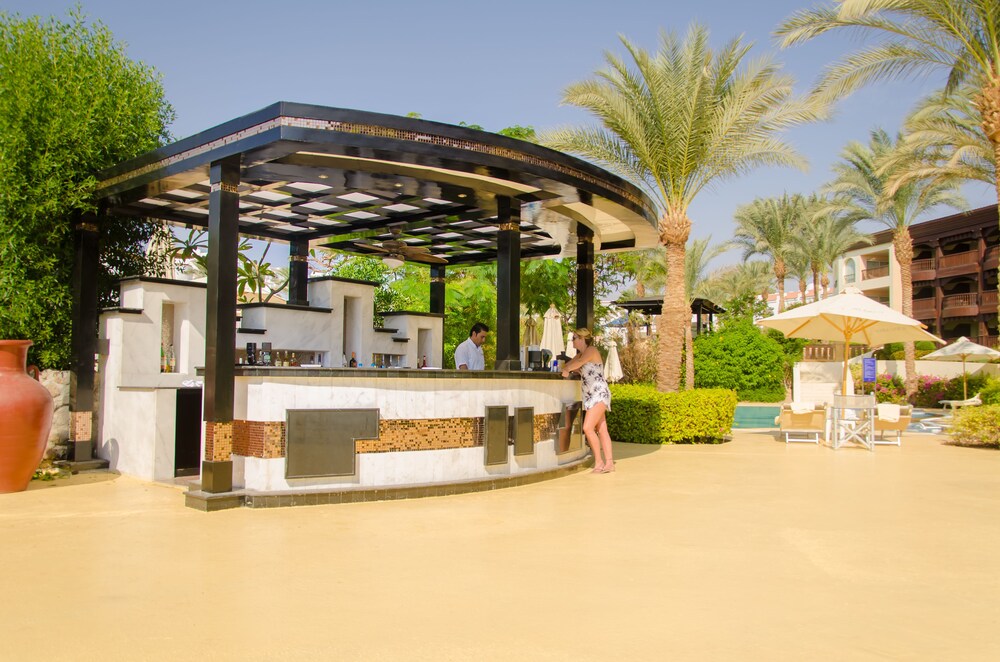 Poolside Bar