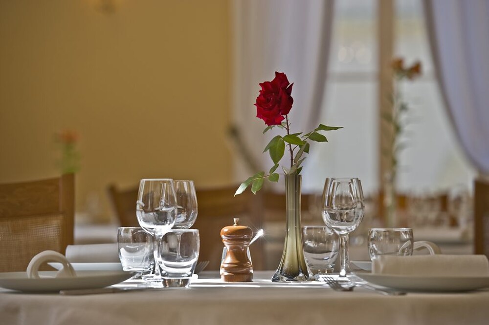 Couples Dining