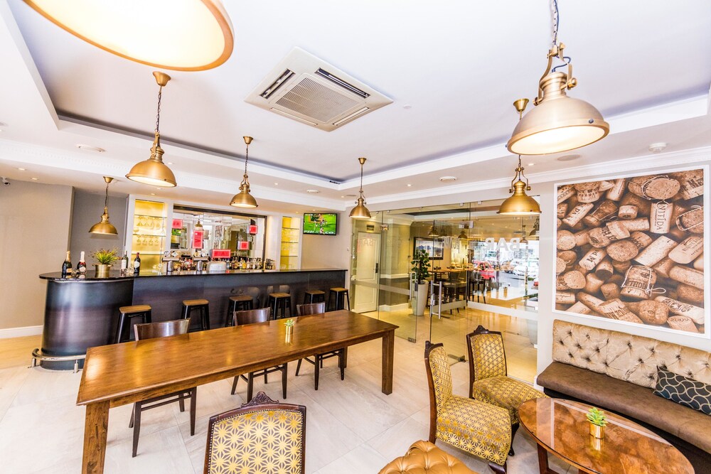 Hotel Bar