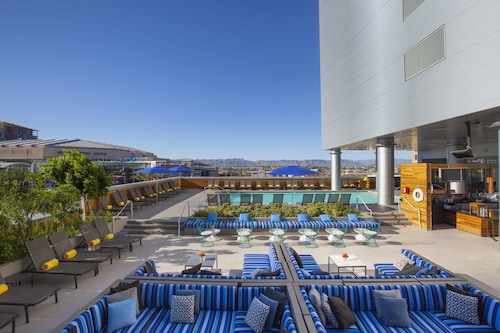 Kimpton Hotel Palomar Phoenix Cityscape