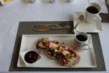 Room Service - Dining