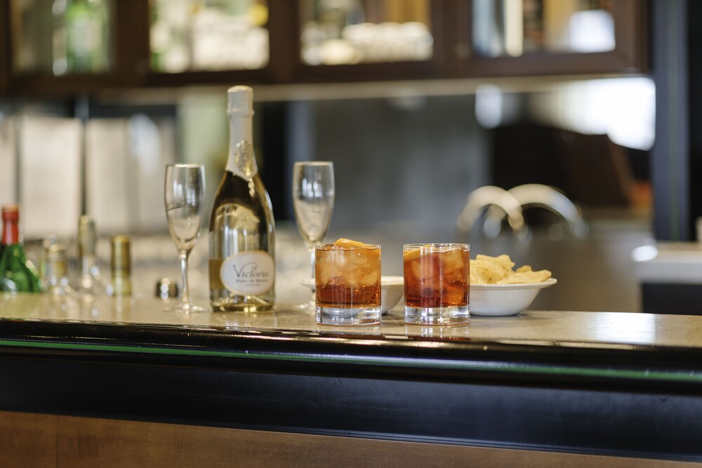 Hotel Bar