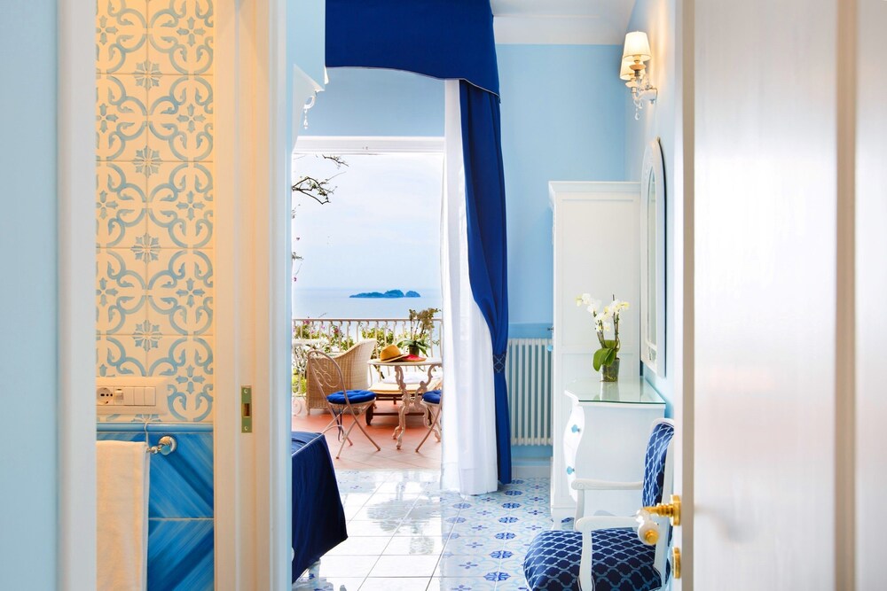 Apartment, 3 Bedrooms, Sea View - Guestroom