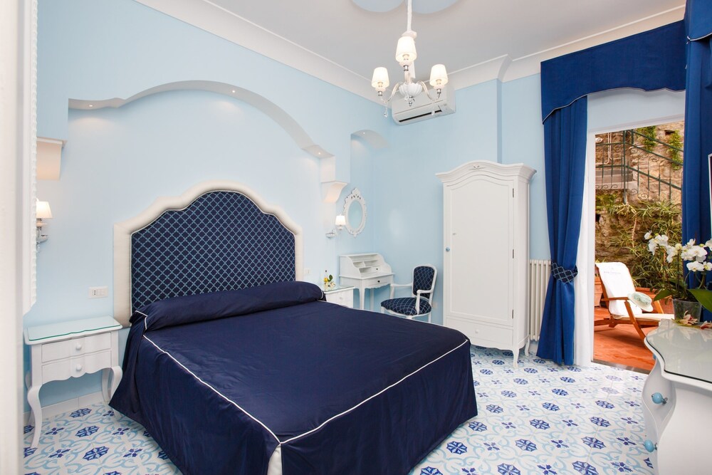 Apartment, 3 Bedrooms, Sea View - Guestroom