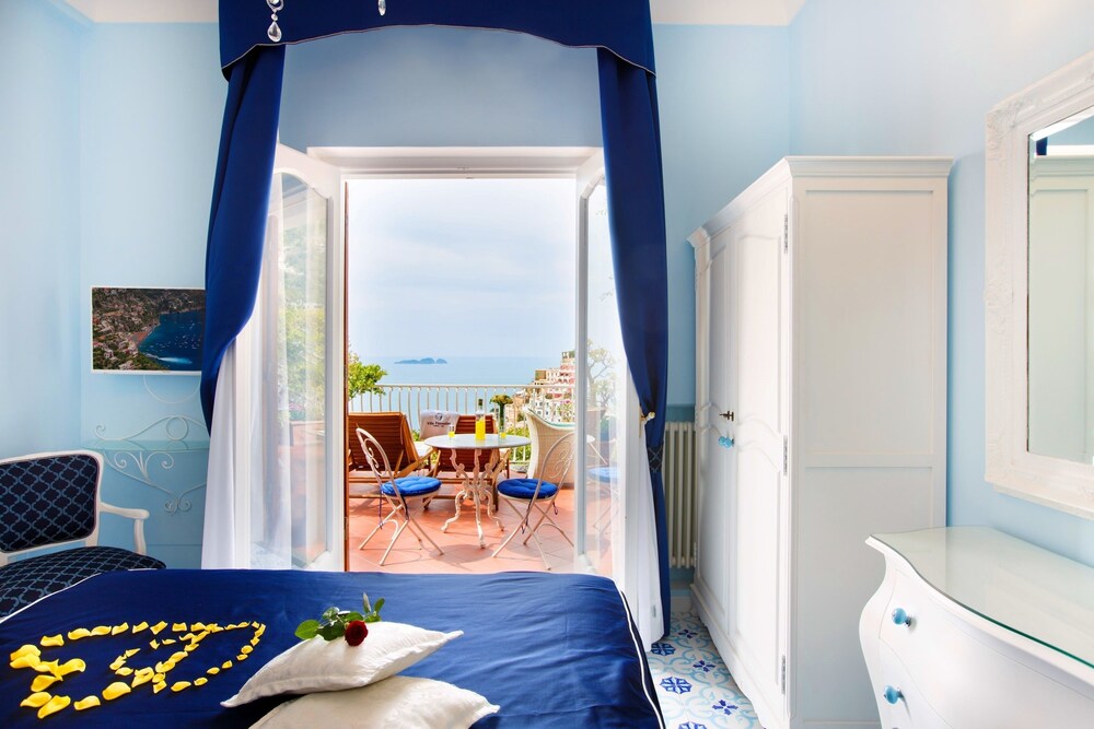 Apartment, 3 Bedrooms, Sea View - Guestroom