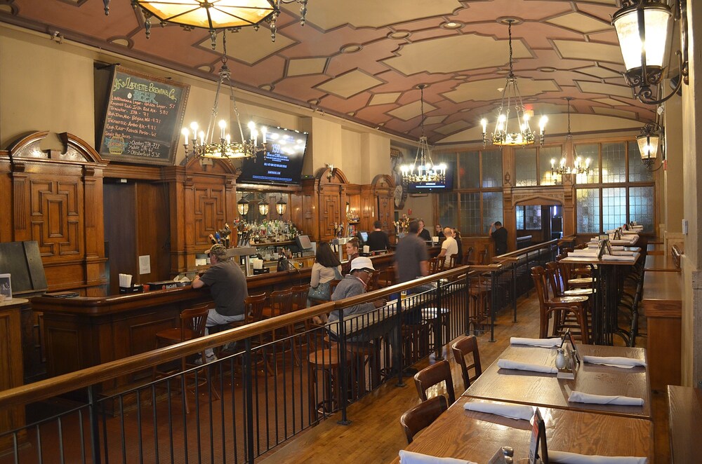 Hotel Bar