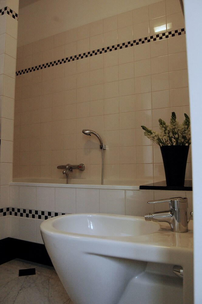 Deluxe Apartment, Bathtub, Ground Floor - Guestroom