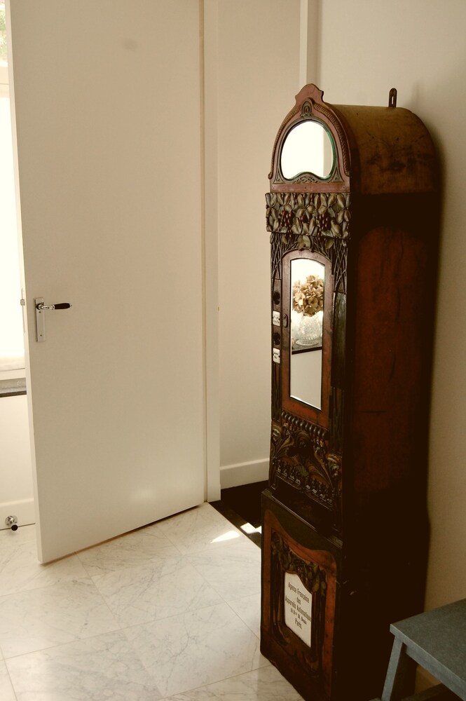 Deluxe Apartment, Bathtub, Ground Floor - Living Area