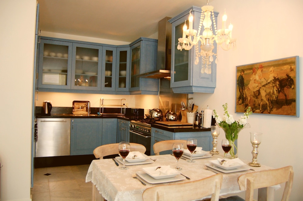 Deluxe Apartment, Bathtub, Ground Floor - Featured Image