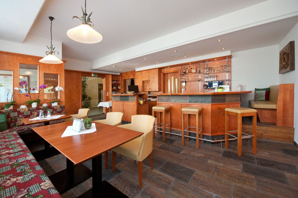 Hotel Bar