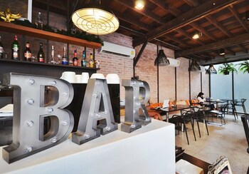 Hotel Bar