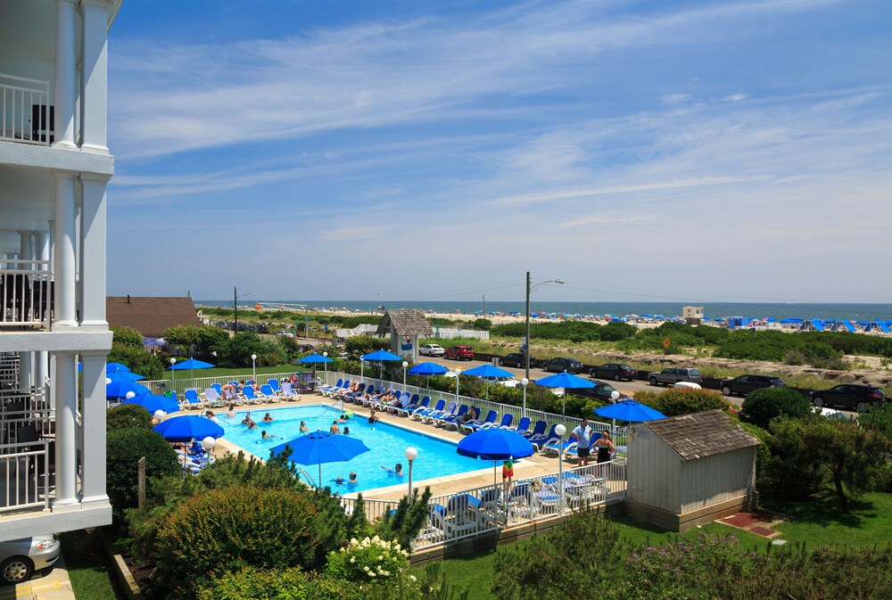 Outdoor pool, La Mer Beachfront Resort