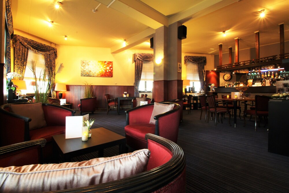 Hotel Lounge