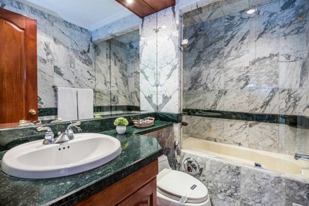 Deluxe Apartment, 2 Bedrooms - Bathroom