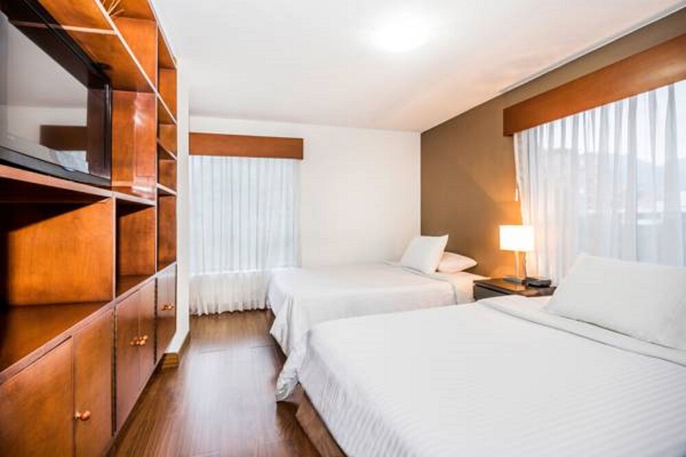 Deluxe Apartment, 2 Bedrooms - Guestroom
