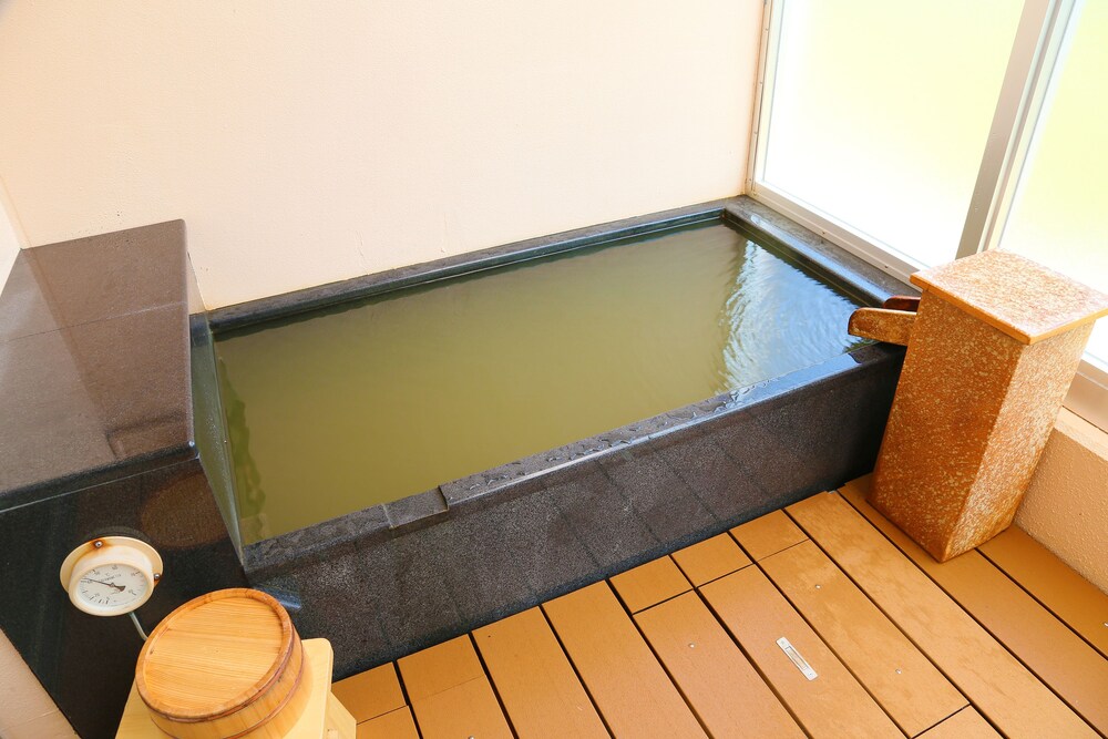 Deep Soaking Bathtub