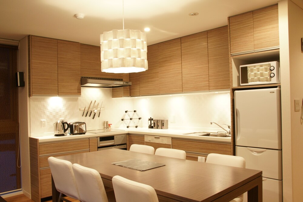 1 Bedroom (Floor/room type request not available) - In-Room Dining