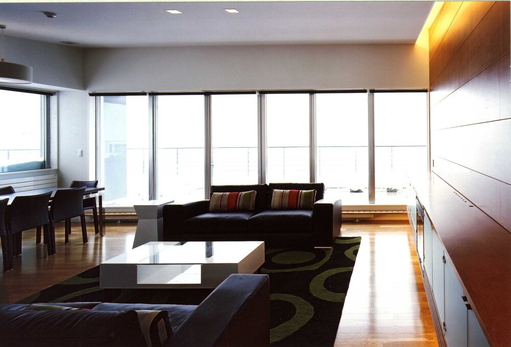 Penthouse 3 Bedroom - Living Room
