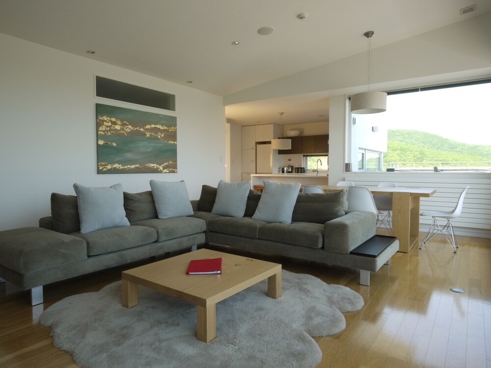 Penthouse 3 Bedroom - Living Room