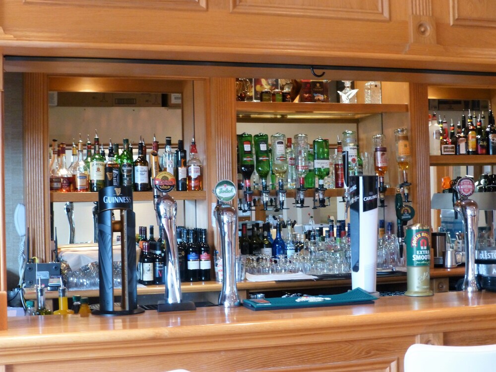 Hotel Bar