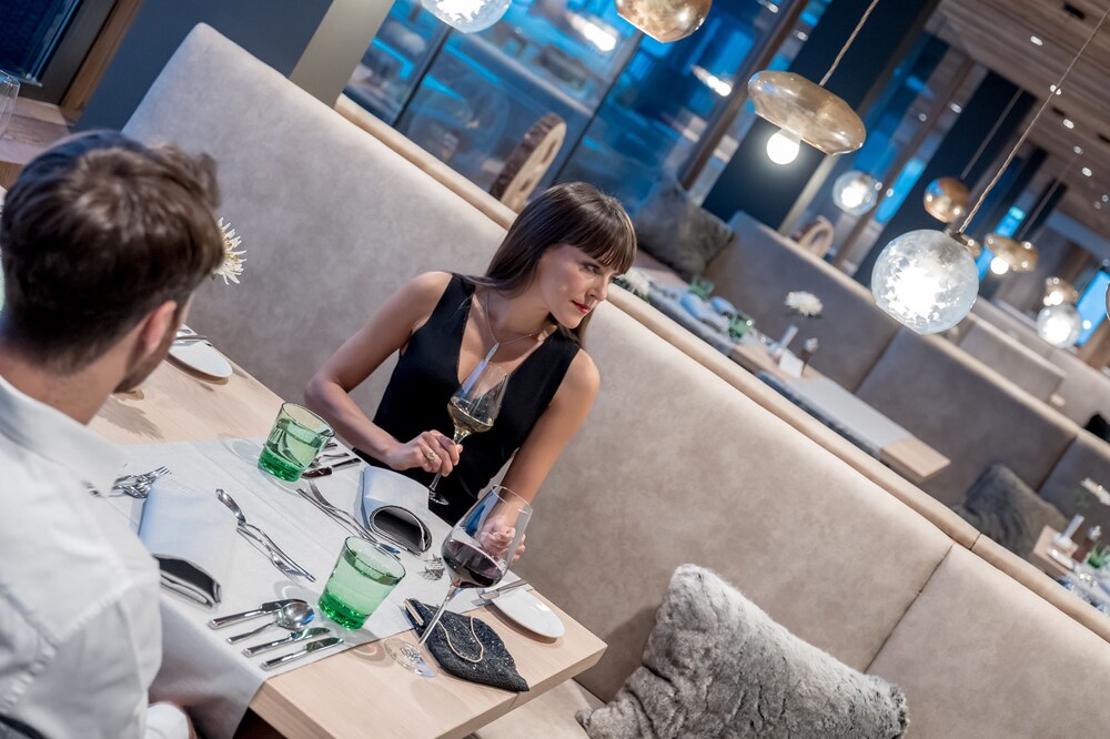 Couples Dining