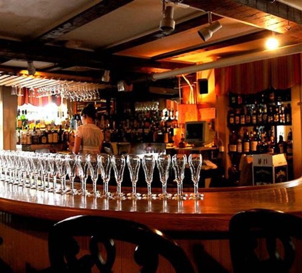 Hotel Bar