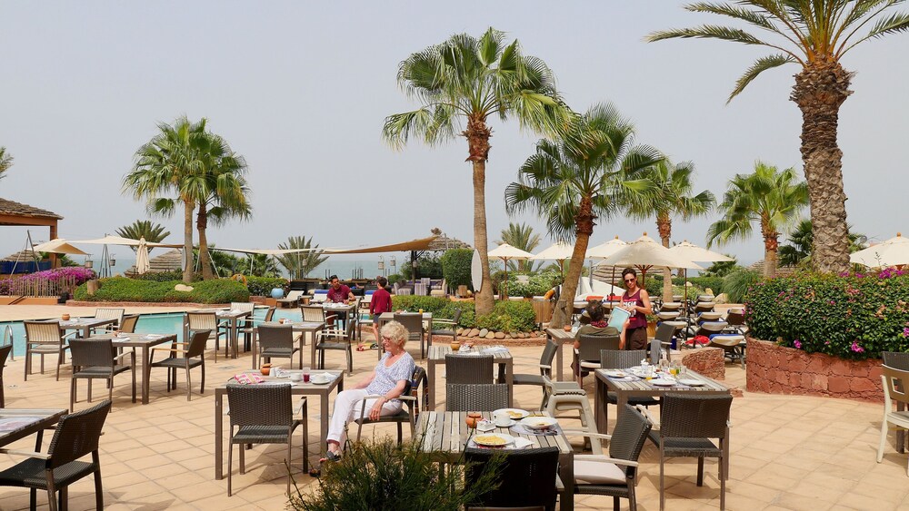 Bar en bord de piscine
