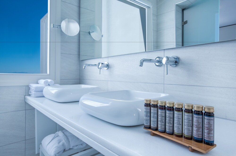 Signature Suite, Sea View (Outdoor Jet Tub) - Bathroom Sink