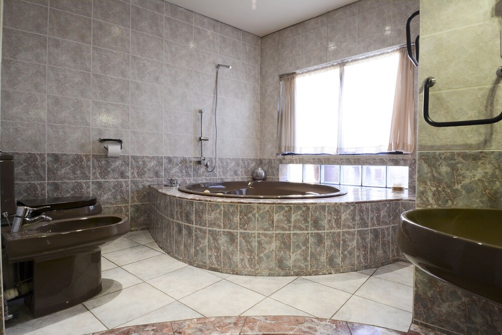 Deep Soaking Bathtub