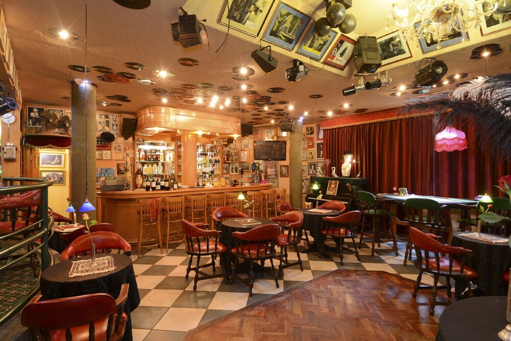Hotel Bar