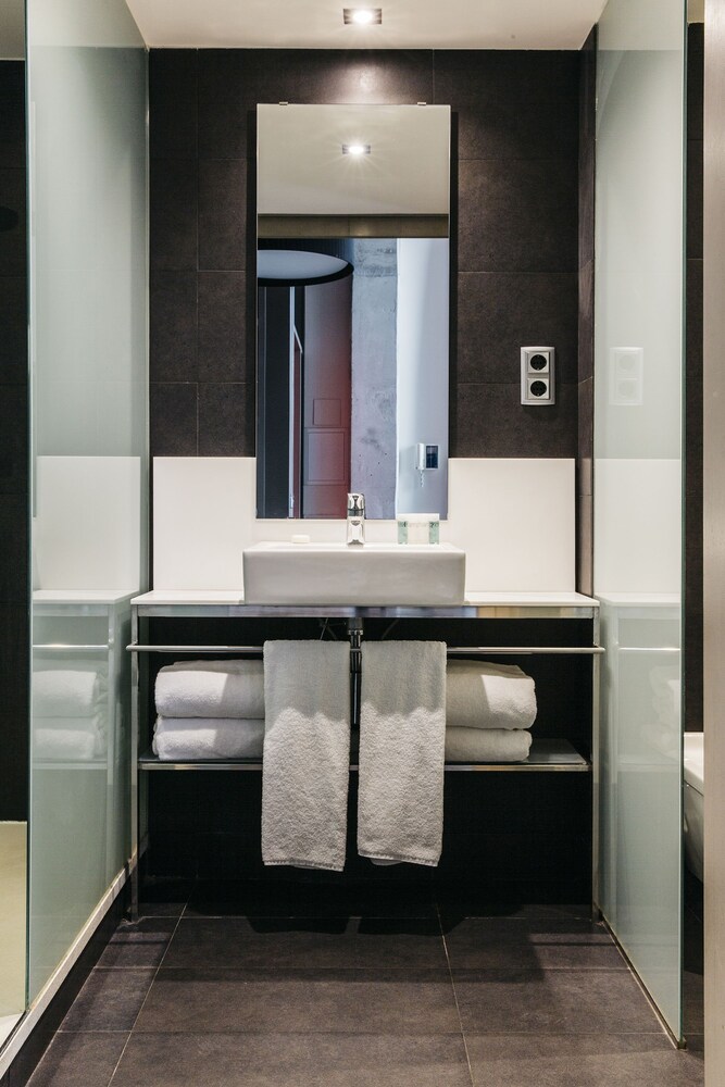 Lavabo en el cuarto de baño: Habitación Deluxe