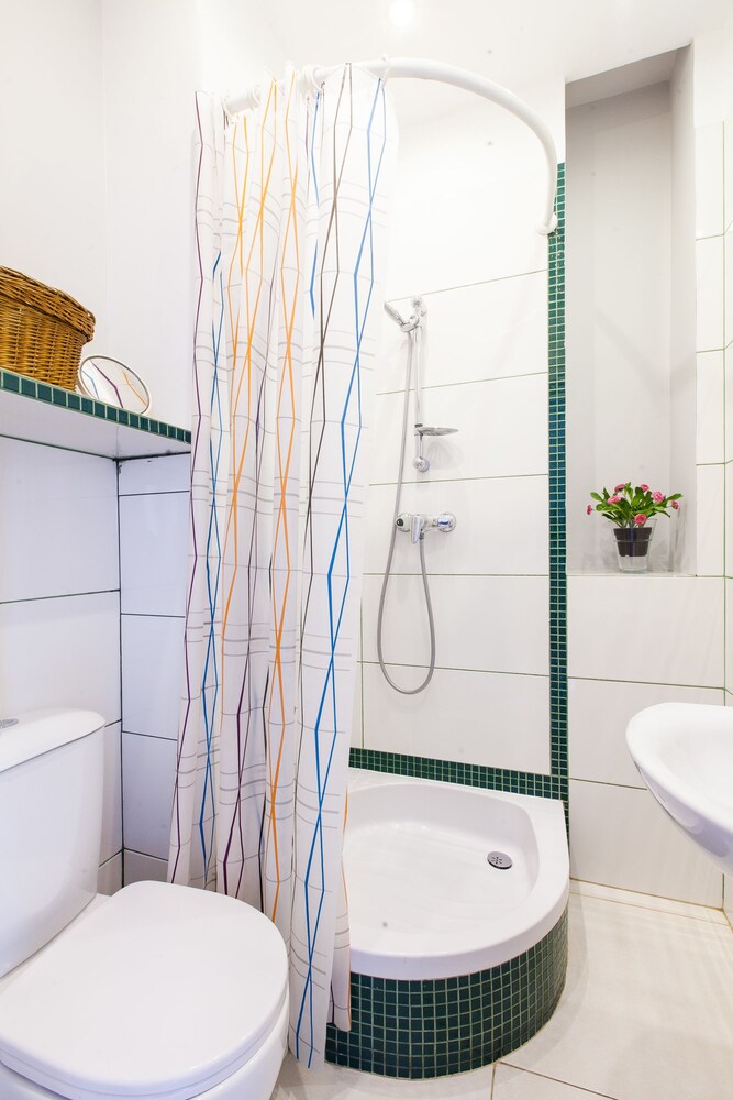 Studio - Bathroom
