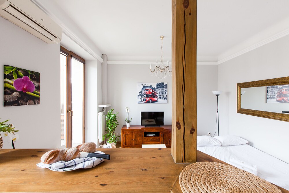 Studio - In-Room Dining