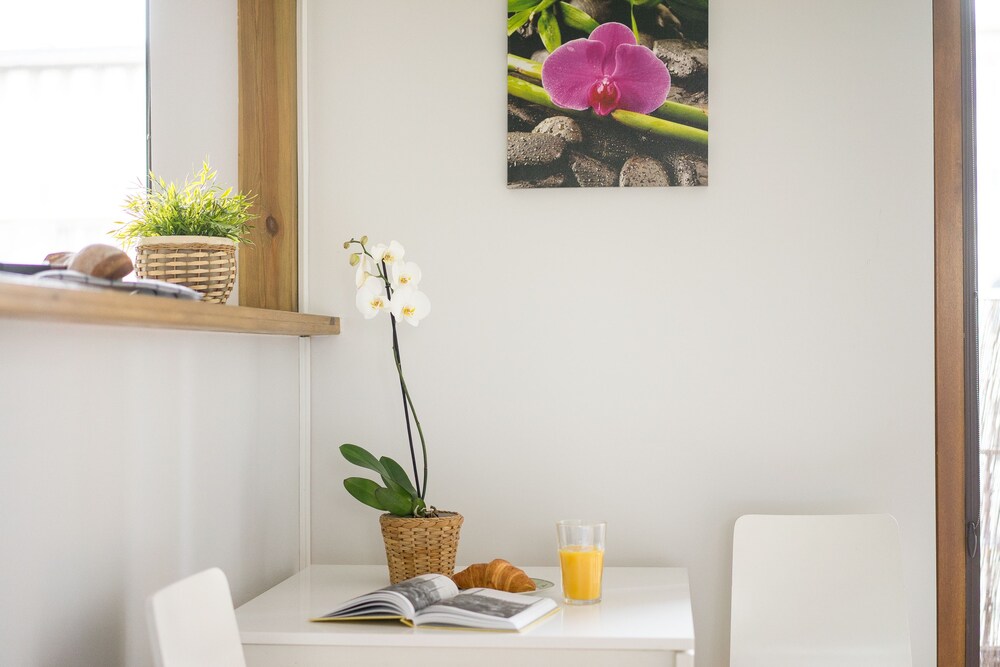 Studio - In-Room Dining