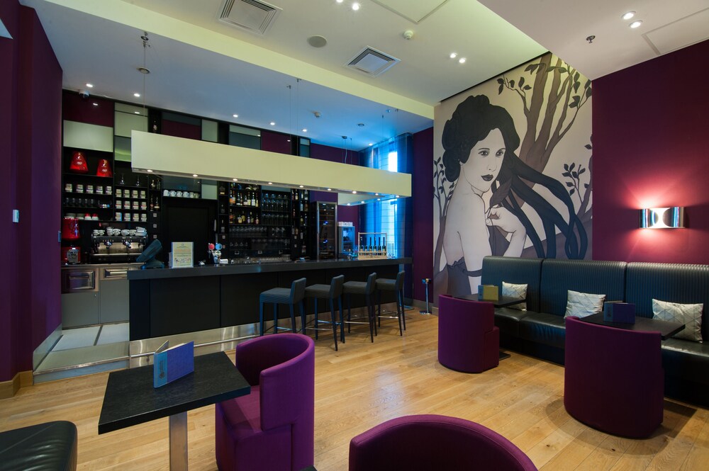 Hotel Bar