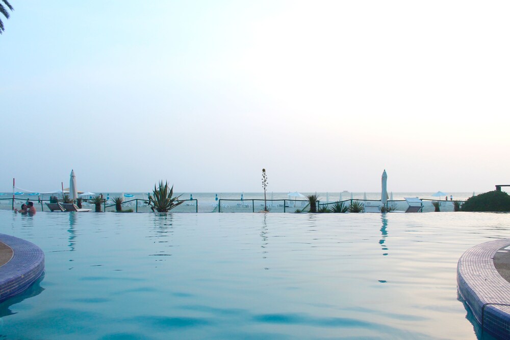 Infinity Pool