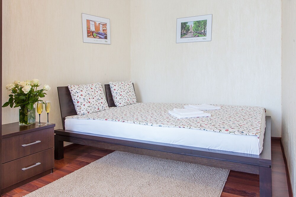 Standard Apartment, 1 Bedroom, Kitchen (Praspiekt Niezalieznasci, 52) - Guestroom