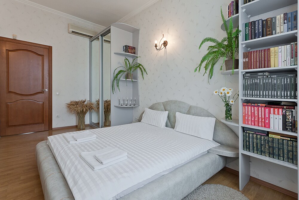 Standard Apartment, 2 Bedrooms, Kitchen (Praspiekt Niezalieznasci, 83) - Guestroom