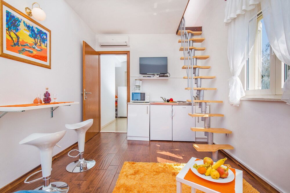 Design Gallery Apartment with Terrace, Sea View - Living Room