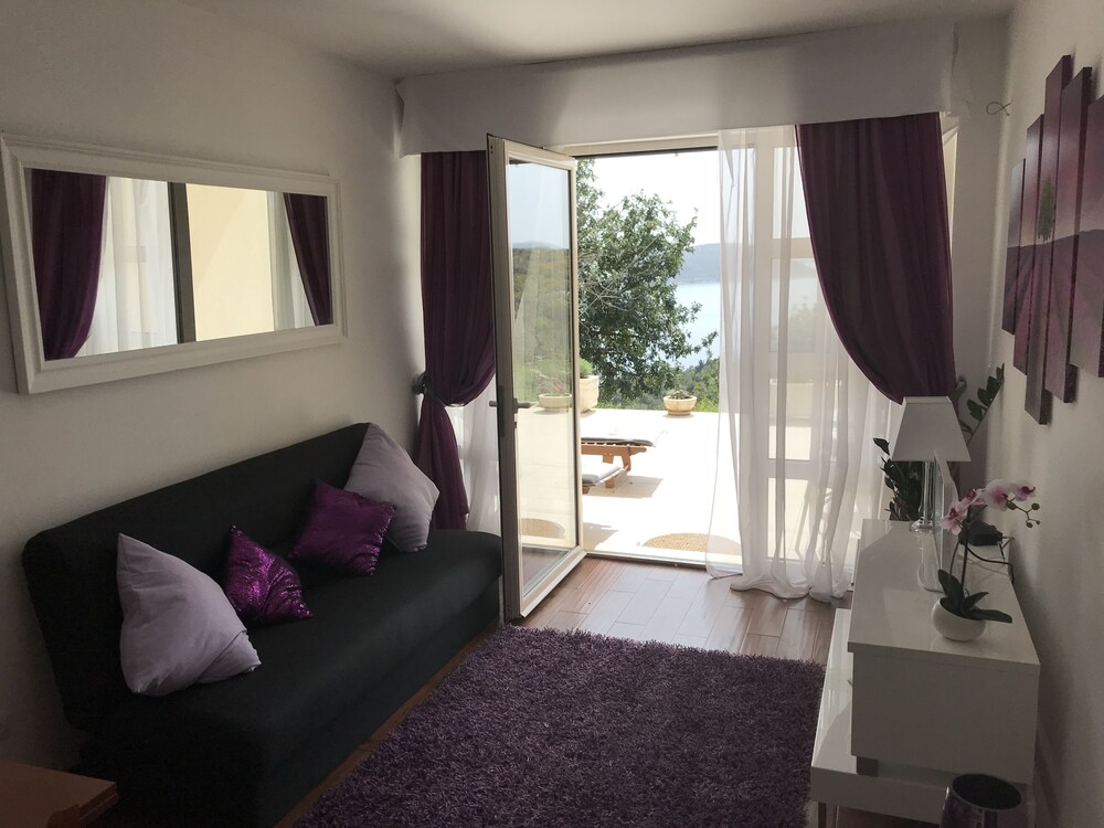 Superior Suite for 2+1, Sea View and terrace - Living Area