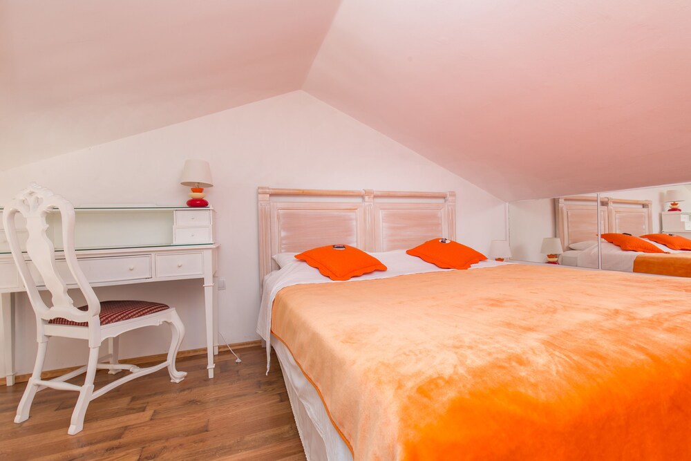 Design Gallery Apartment with Terrace, Sea View - Guestroom