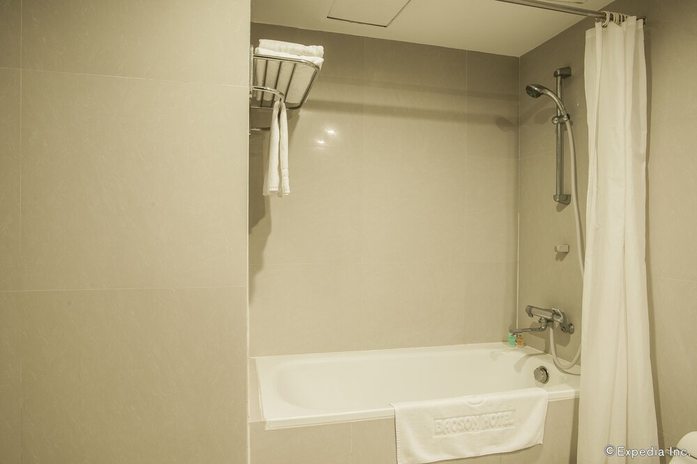 Deep Soaking Bathtub