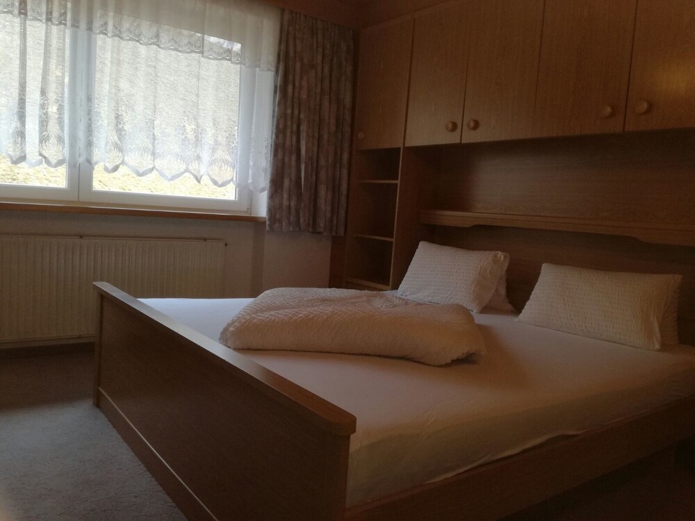 Deluxe Apartment, 2 Bedrooms, Balcony, Mountain View - Guestroom