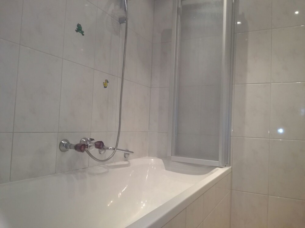 Deluxe Apartment, 2 Bedrooms, Balcony, Mountain View - Bathroom