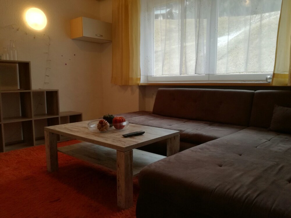 Deluxe Apartment, 2 Bedrooms, Balcony, Mountain View - Living Room
