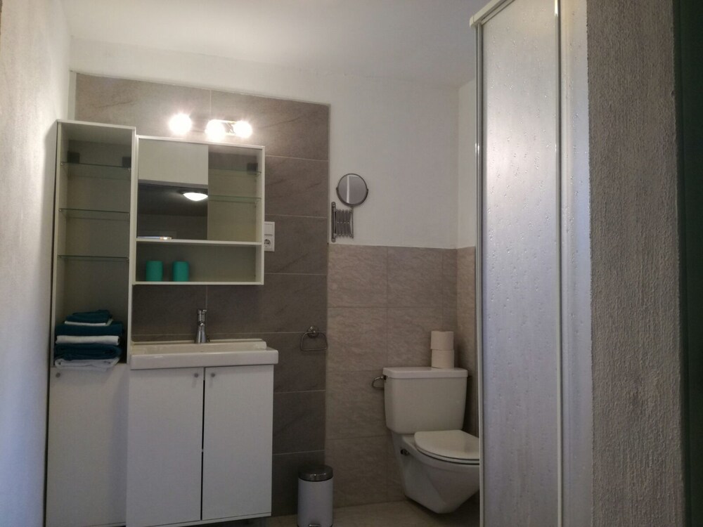 Exclusive Studio, Balcony, Mountain View - Bathroom