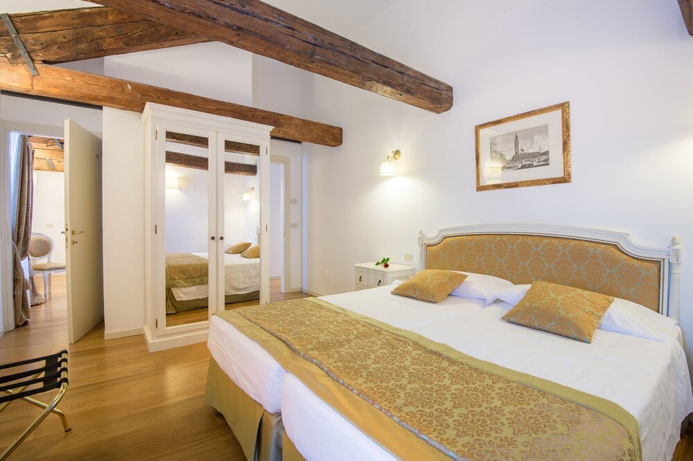 Executive Apartment, Canal View - Guestroom