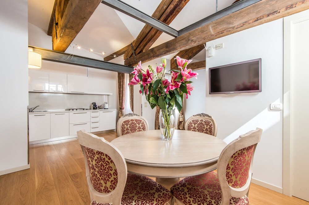 Superior Apartment, Canal View (Open Space) - Living Room